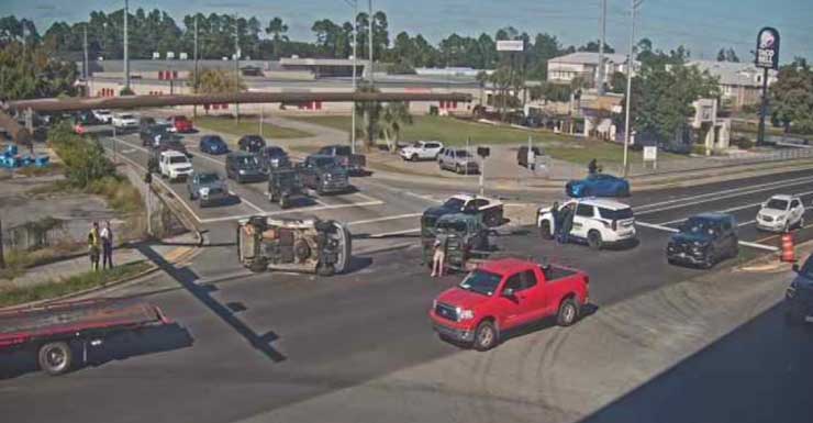 Roads reopened after rollover crash at Navy and Wildwood