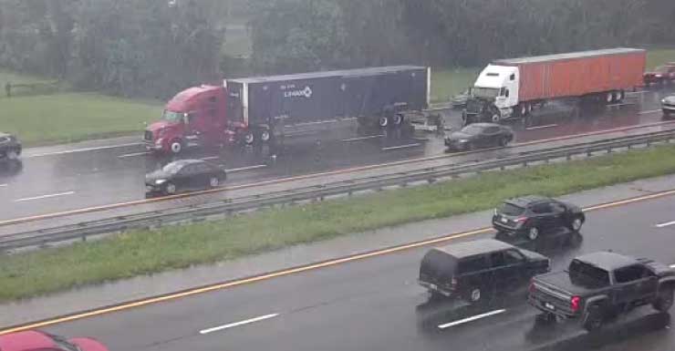 Traffic Alert: Semitruck crash blocks lanes on I-95 north at Greenland Road