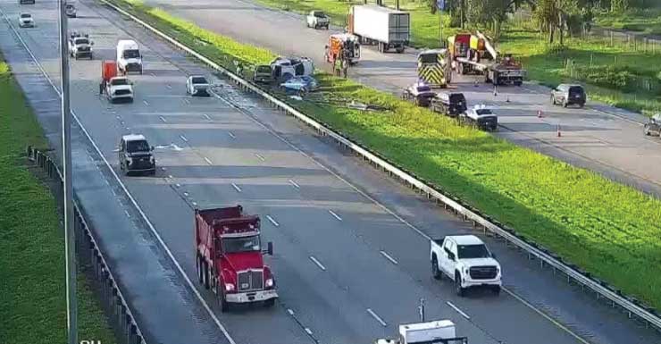 Crash blocks two left lanes on southbound I-95 in St. Lucie County