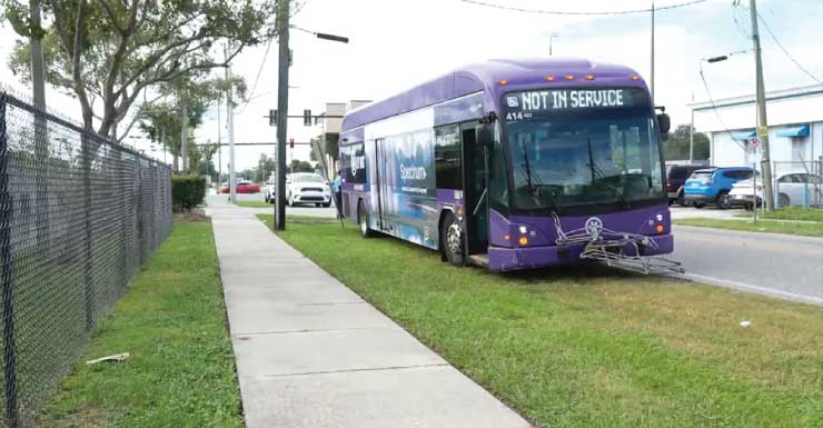 Crash on Colonial Drive in Orlando leads to 16 people injured