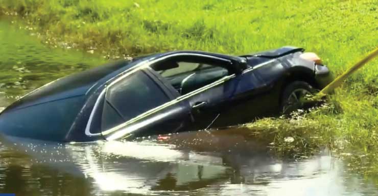 Good Samaritan uses life preserver to rescue driver trapped in lake after crash in Plantation